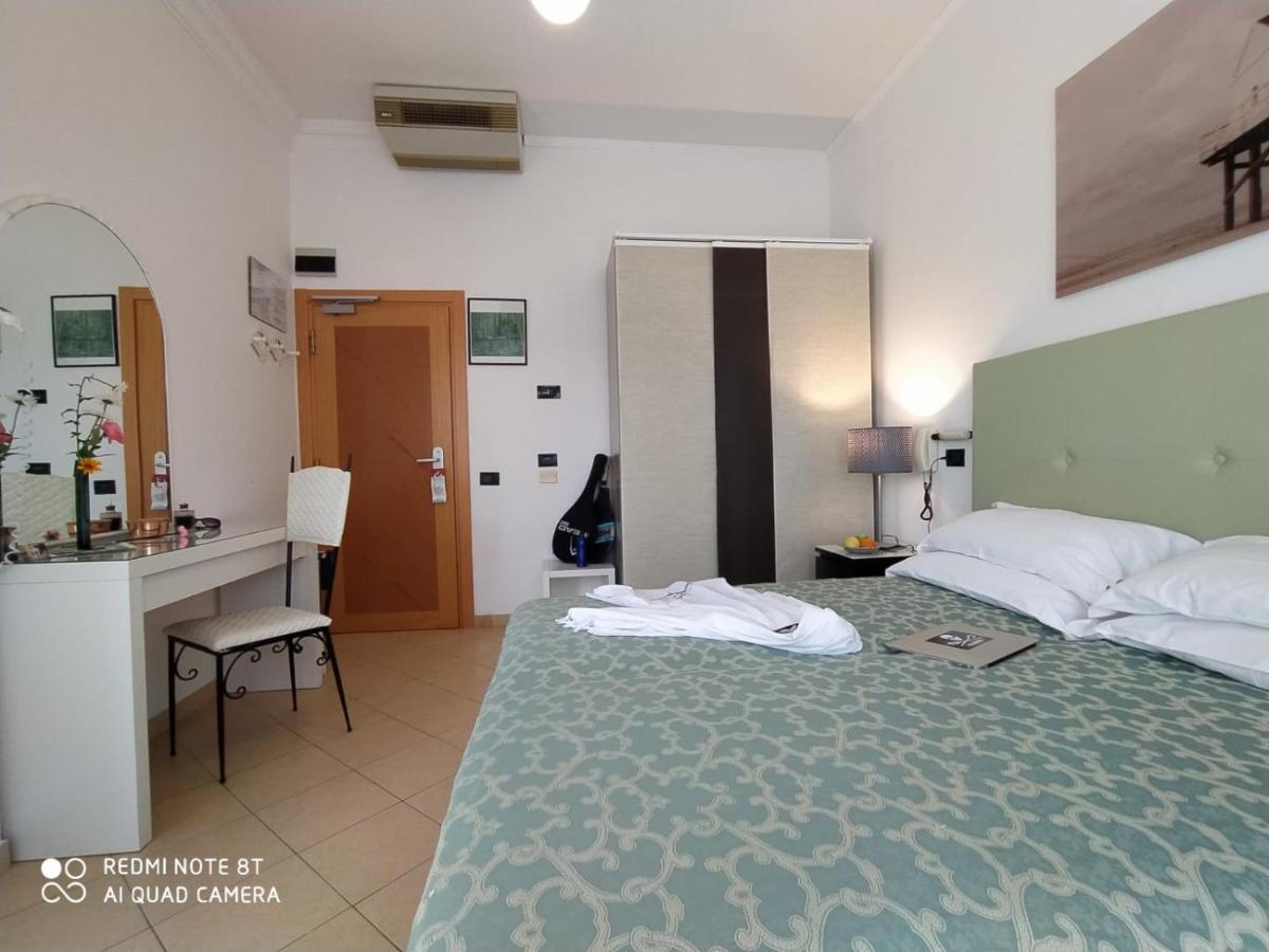 Hotel San Giorgio Savoia Bellaria-Igea Marina Esterno foto